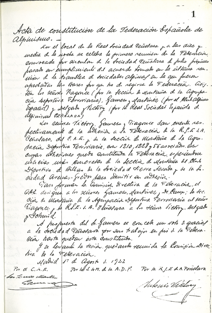 [Descripción de imagen: fotografía del documento original del Acta de creación de la Federación Española de Alpinismo, el 1° de agosto de 1922]